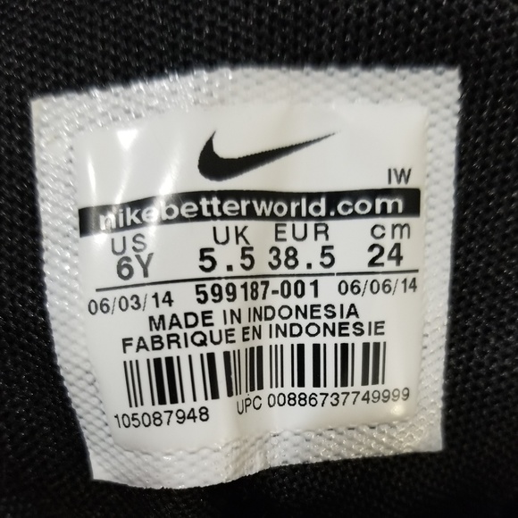 Nike Team Hustle Sneakers - Picture 4 of 5